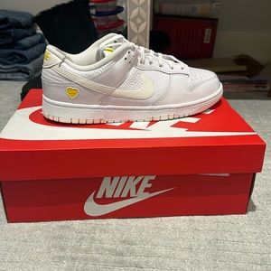 Perfect never worn all white dunks with a little bit of yellow